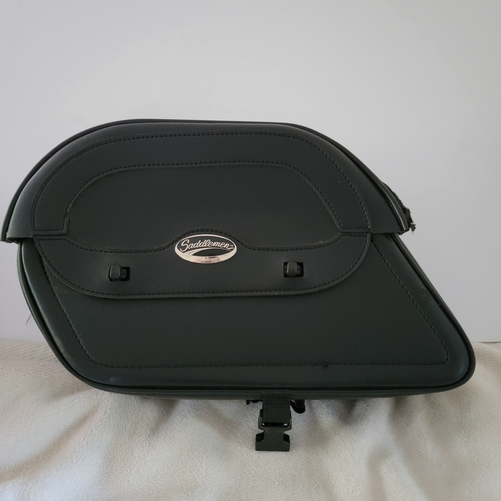 Saddlemen Small Left Side Black Motorcycle Saddlebag Slant Criusin